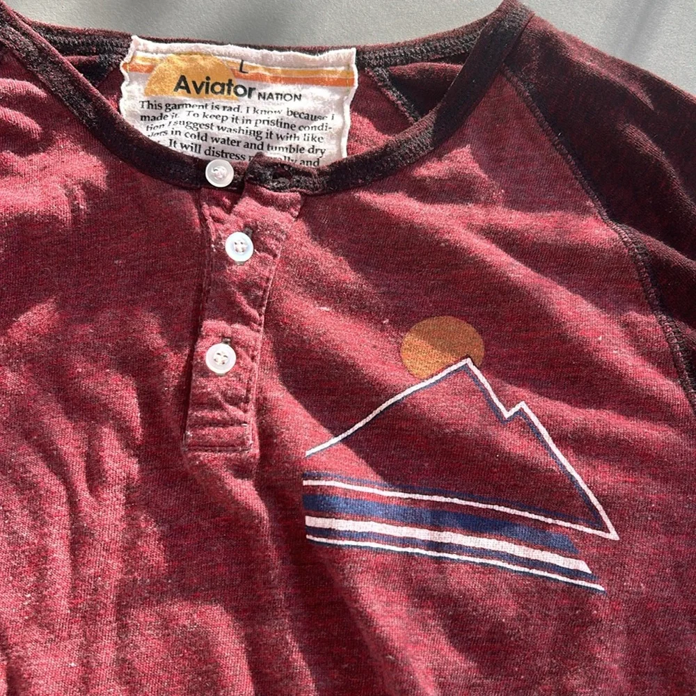 Aviatior Nation 3/4 sleeve ski chaser Henley. - Picture 4 of 4